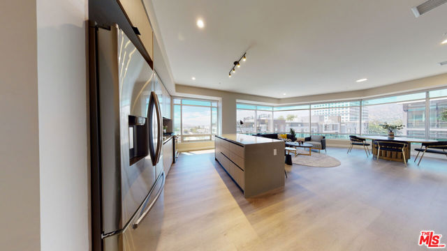 520 N Central Avenue, Glendale CA: https://media.crmls.org/mediaz/c884c89a-e175-43d5-a708-c8c621936f5a.jpg