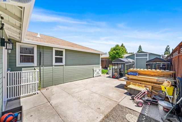 692 Adelle St, Livermore CA: https://media.crmls.org/mediaz/c8851339-c69f-4fba-a4f9-a137675c72ab.jpg