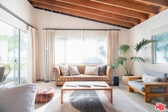 21555 Pacific Coast Highway, Malibu CA: https://media.crmls.org/mediaz/c8851664-2a44-4dc5-b32f-cb98f70e9ae0.jpg