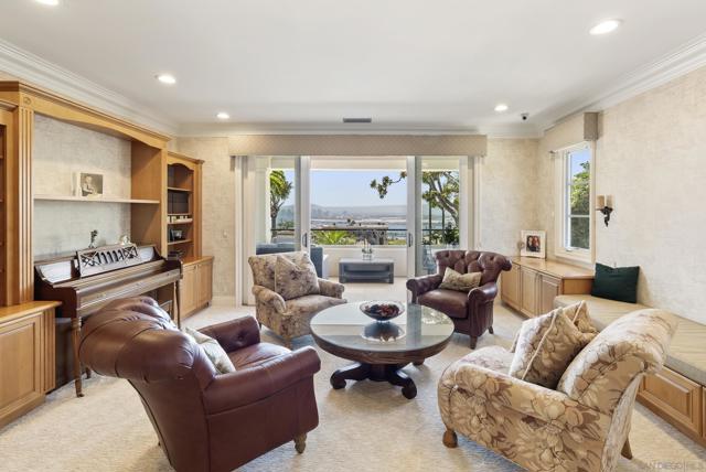 617 Gage Drive, San Diego CA: https://media.crmls.org/mediaz/c8856800-5d92-47e4-821c-c3f25848a054.jpg