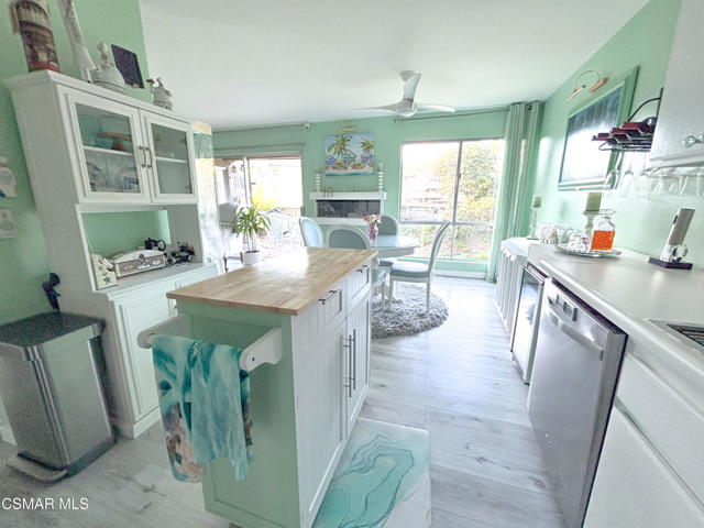 291 Sequoia Court, Thousand Oaks CA: https://media.crmls.org/mediaz/c885dc47-3e07-421b-a0dd-e16c85d79adb.jpg