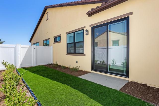 1211 Stonemark Place, Vista CA: https://media.crmls.org/mediaz/c885f67c-c91c-4106-bd13-14351b59f7e5.jpg