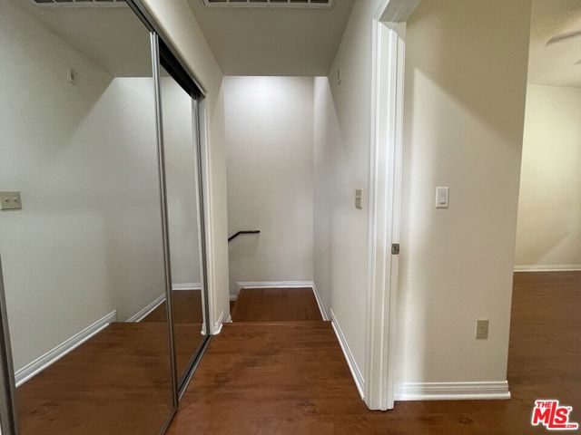 15024 Magnolia Boulevard, Sherman Oaks CA: https://media.crmls.org/mediaz/c8861304-b5c2-4647-97df-01f91dbb2d8c.jpg
