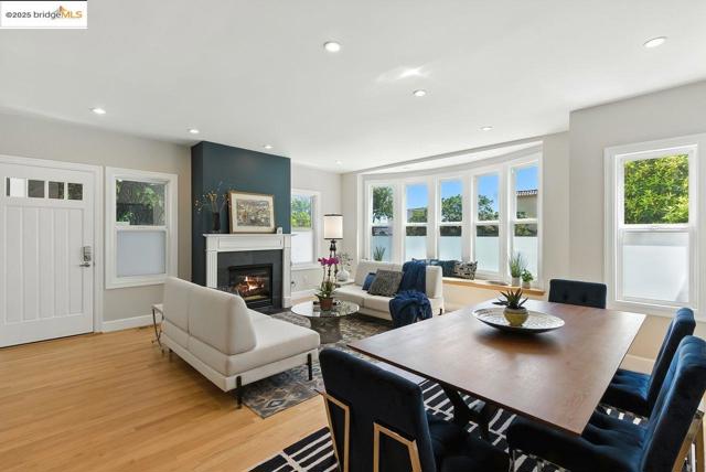 280 Monterey Blvd., San Francisco CA: https://media.crmls.org/mediaz/c88682d8-da34-40ab-b914-3bd99c9bb8e6.jpg
