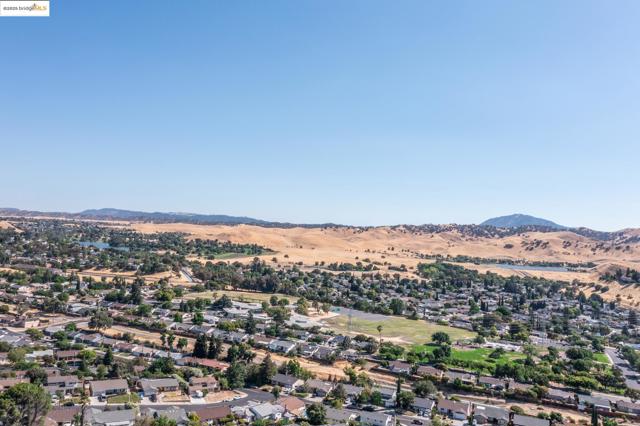 3112 View Drive, Antioch CA: https://media.crmls.org/mediaz/c8870e29-b3f6-4365-bf52-56ea7e106895.jpg