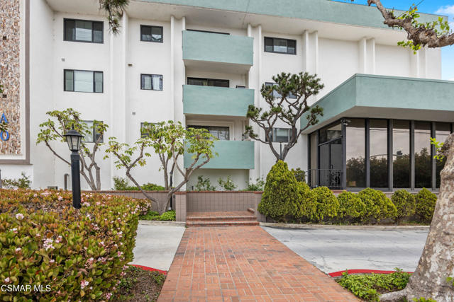 5000 S Centinela Avenue, Los Angeles CA: https://media.crmls.org/mediaz/c8870f7e-ca3f-4370-917e-e5d93773d03e.jpg