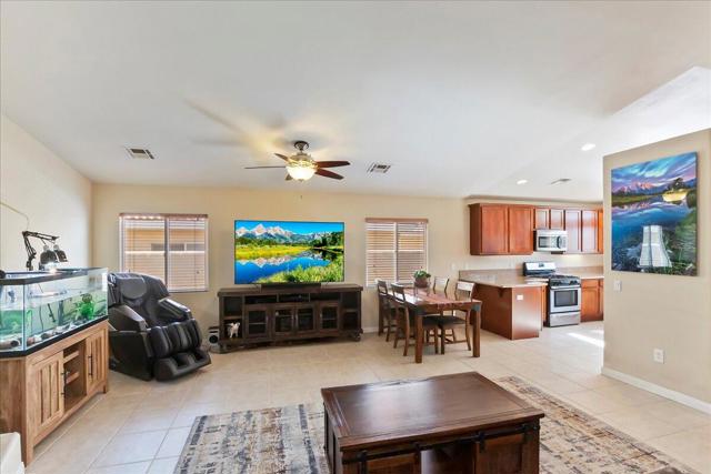 Image 13 of 34 For 52945 Avenida Herrera