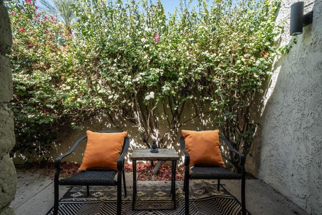 75114 Concho Drive, Indian Wells CA: https://media.crmls.org/mediaz/c8873429-8b12-468a-b6af-289be32d682d.jpg