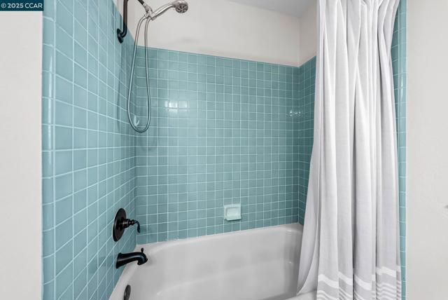 1618 Brush Creek Place, Danville CA: https://media.crmls.org/mediaz/c887c7be-2182-4011-af58-55f3df225e6b.jpg