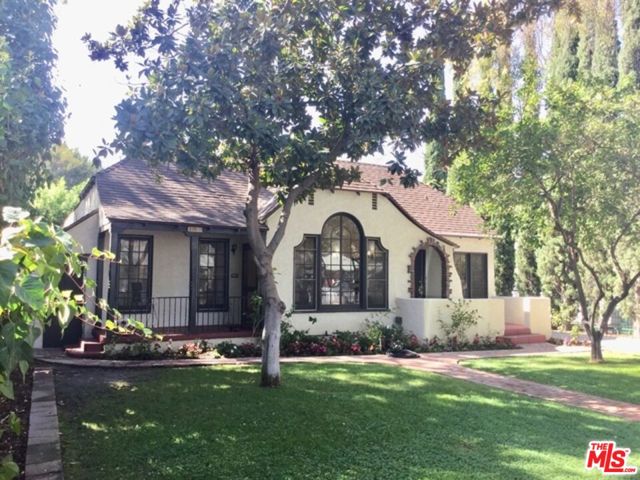 11916 Hartsook Street, Valley Village CA: https://media.crmls.org/mediaz/c8887433-7467-408d-839a-b6c705d57607.jpg