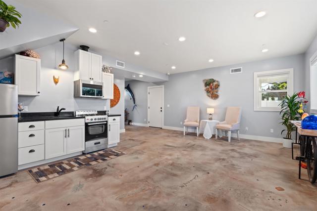 413 Delaware St, Imperial Beach CA: https://media.crmls.org/mediaz/c888837e-e56c-41e7-b221-2fa82a73741c.jpg