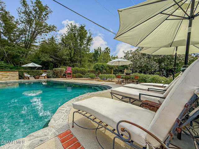 1888 El Monte Drive, Thousand Oaks CA: https://media.crmls.org/mediaz/c888bf86-2a81-4d6f-808e-220bb78f416b.jpg