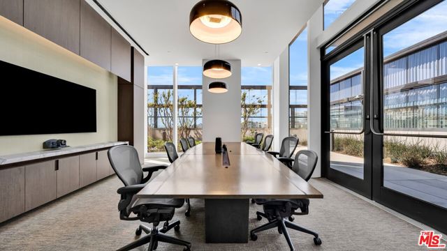 889 Francisco Street, Los Angeles CA: https://media.crmls.org/mediaz/c888c453-bb26-41b3-81c5-31b125137209.jpg