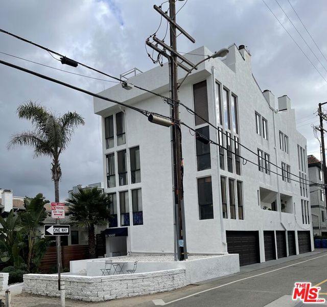 Image 31 of 58 For 14 Mast Street