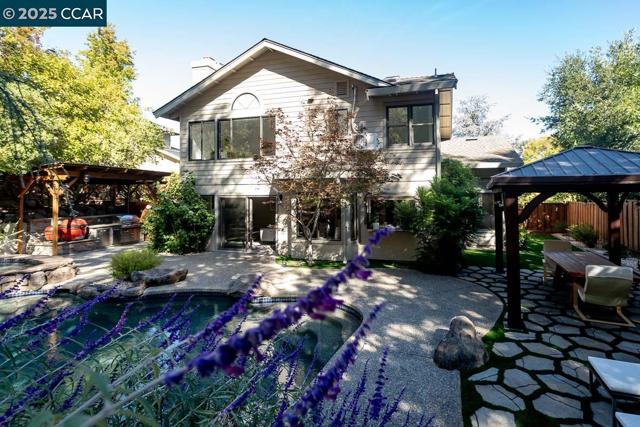 311 Valley High Dr, Pleasant Hill CA: https://media.crmls.org/mediaz/c88a1924-03c9-4f58-8cc9-f1e6e9e1f890.jpg