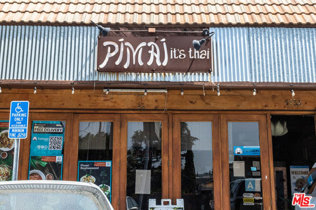 5920 Chula Vista Way, Los Angeles CA: https://media.crmls.org/mediaz/c88a23c5-9dd9-4433-838d-97085b14f9b9.jpg