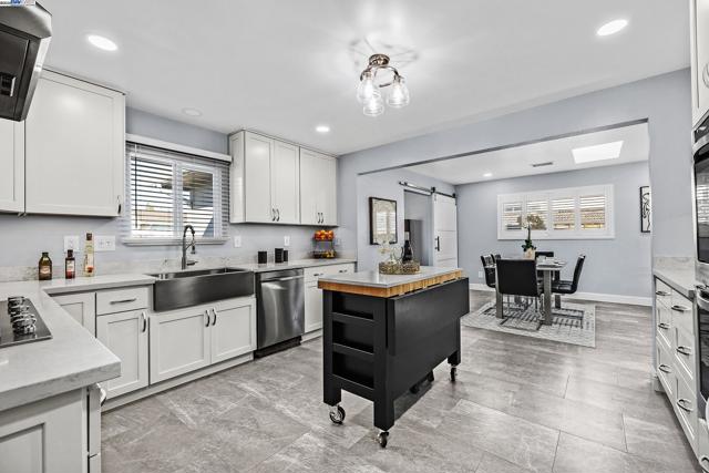 Image 11 of 38 For 36304 Magellan Dr