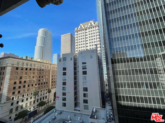 727 W 7th Street, Los Angeles CA: https://media.crmls.org/mediaz/c88b2701-2160-40a1-8b12-b6f03ba0d31c.jpg