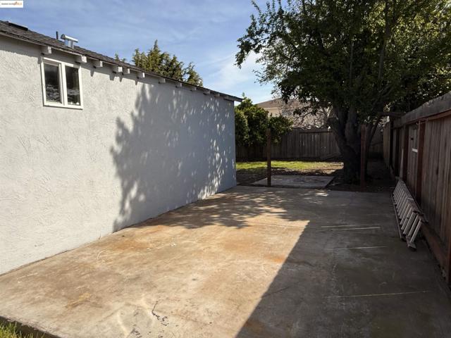 257 Smalley Ave, Hayward CA: https://media.crmls.org/mediaz/c88c09fc-e9f5-42d9-a507-3a6787ac4c59.jpg