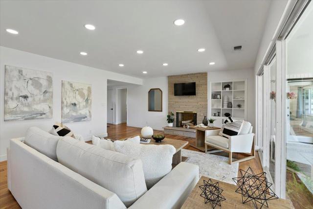 190 W San Martin Avenue, San Martin CA: https://media.crmls.org/mediaz/c88c6808-3c7e-4495-a6e4-03e5402836b1.jpg