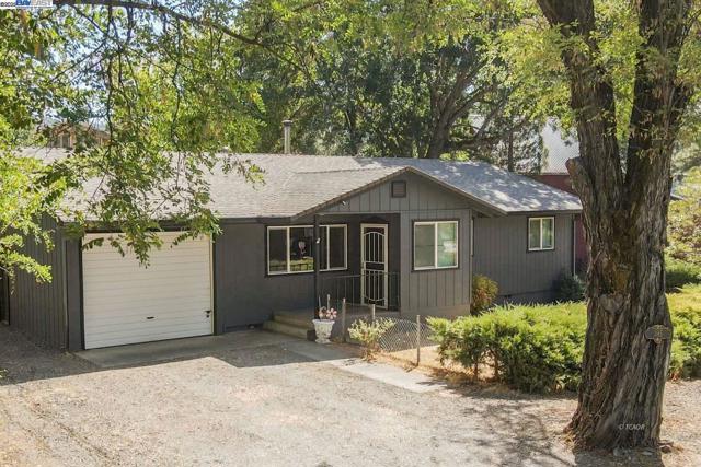 395 Masonic Ln, Weaverville CA: https://media.crmls.org/mediaz/c88de795-3234-4294-9b00-fea0c1b5d3ed.jpg
