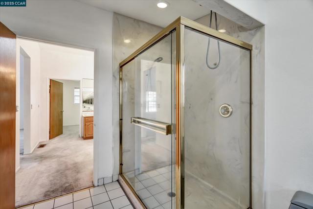 1069 16Th St, Oakland CA: https://media.crmls.org/mediaz/c88dfc21-7444-4684-8d0a-5fc65de25f06.jpg