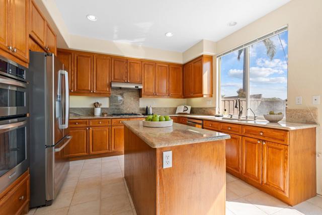 Detail Gallery Image 12 of 56 For 6181 Sunset Crest Way, San Diego,  CA 92121 - 4 Beds | 3 Baths