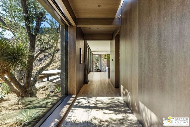 2215 Vista Distancia Court, Palm Springs, CA 92262