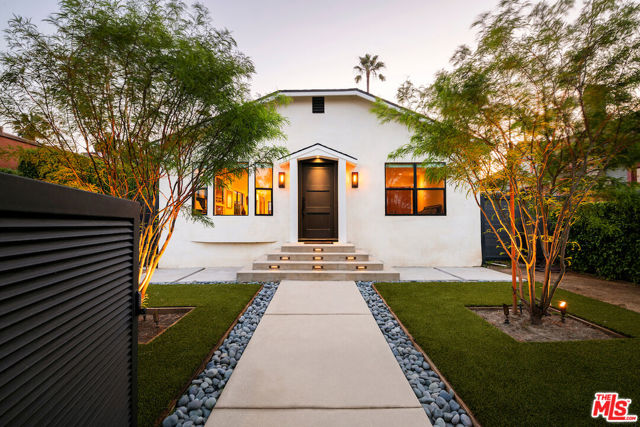 5319 West Boulevard, Los Angeles CA: https://media.crmls.org/mediaz/c88e7ca5-5c23-4261-a08b-c36050737219.jpg