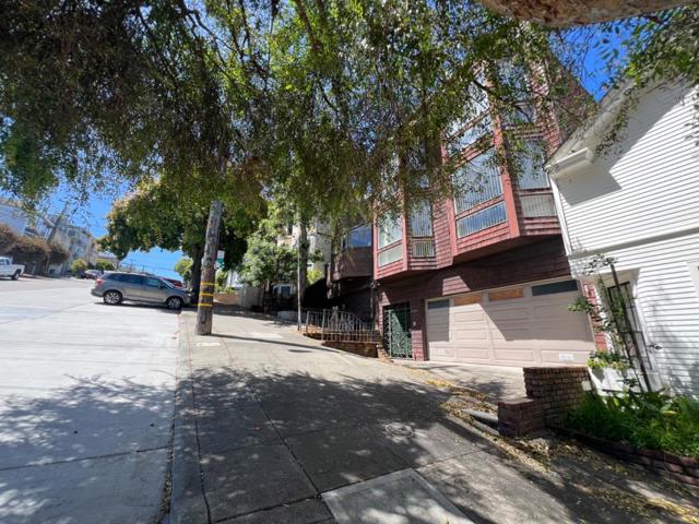 426 Arkansas Street, San Francisco CA: https://media.crmls.org/mediaz/c88f8955-c531-47ff-9d40-c80a97921e00.jpg