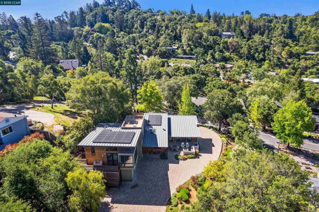 53 Tara Rd, Orinda CA: https://media.crmls.org/mediaz/c88ff1d9-d620-4a08-85be-91ea9f84d1ff.jpg