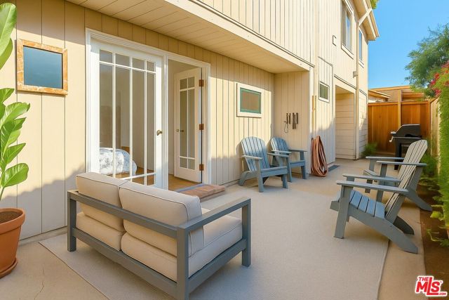 643 Santa Clara Avenue, Venice CA: https://media.crmls.org/mediaz/c890f765-112a-4949-8e18-218a3ad761e9.jpg