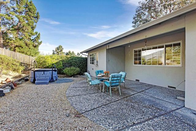 9140 Tangerine St, San Ramon CA: https://media.crmls.org/mediaz/c8922cbc-58a6-4435-b6df-cc1f6cbaa772.jpg
