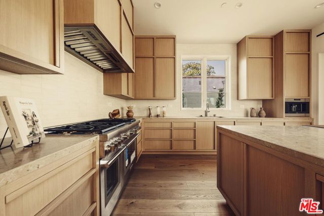 2114 Pier Avenue, Santa Monica CA: https://media.crmls.org/mediaz/c8924f38-6038-4afd-9e3c-cfe80d8a40e5.jpg