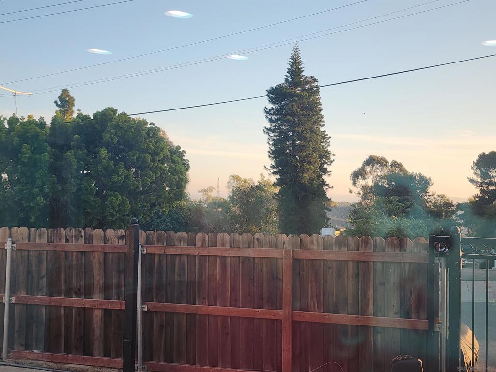 https://media.crmls.org/mediaz/c89288fa-48d7-474d-b098-c29d21291206.jpg?preset=X-Large