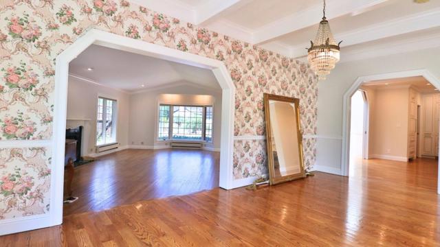 200 Iris Way, Palo Alto CA: https://media.crmls.org/mediaz/c892df14-ee64-42a7-86b7-294a7e9a47de.jpg