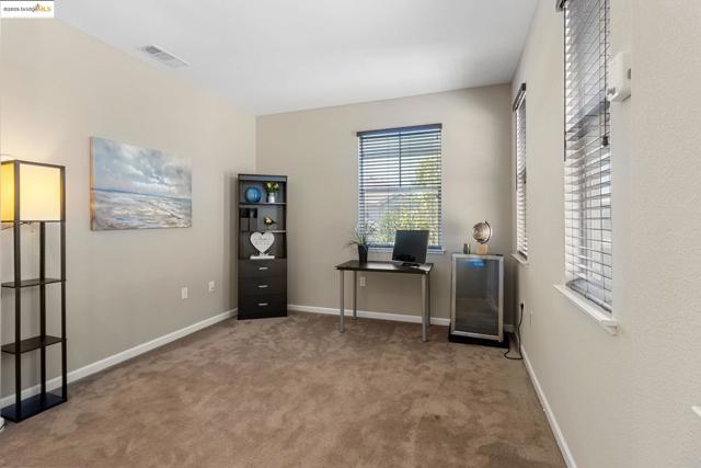 2218 Toscana Dr, Pittsburg CA: https://media.crmls.org/mediaz/c89353f8-7841-4654-8c0f-d4d994952a77.jpg