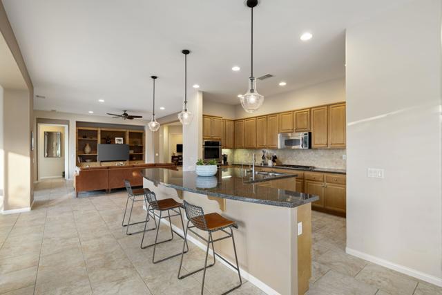 81196 Victoria Lane, La Quinta CA: https://media.crmls.org/mediaz/c8939a38-2d6c-4c8e-ac52-fbb29788c4b7.jpg