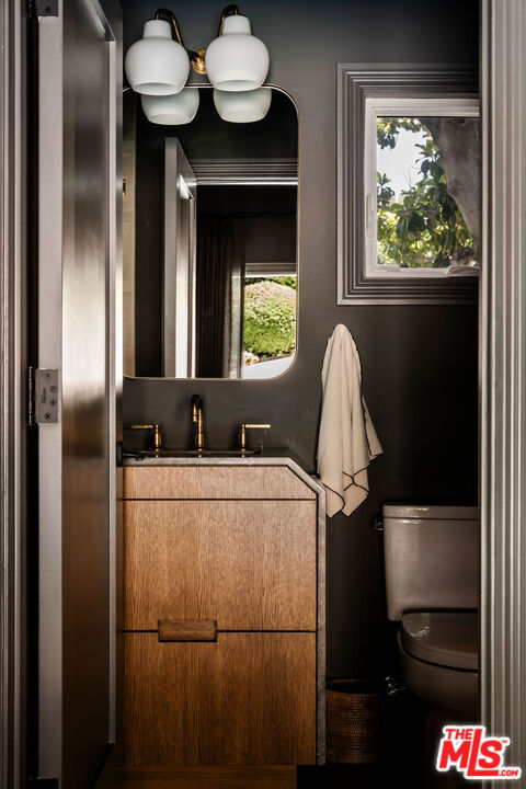 2003 El Cerrito Place, Los Angeles CA: https://media.crmls.org/mediaz/c893da22-5d54-46f6-bbbb-b287d75db596.jpg