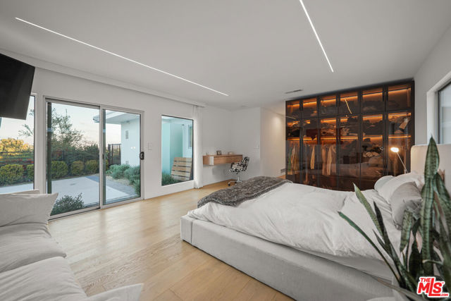 17116 Adlon Road, Encino CA: https://media.crmls.org/mediaz/c893ec1f-b062-4498-8ce7-fa19d4cf539d.jpg