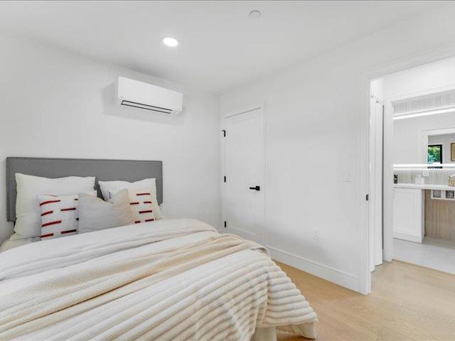 883 Rorke Way, Palo Alto CA: https://media.crmls.org/mediaz/c8944202-e2f6-41ba-93fa-bb048eb5a1fb.jpg