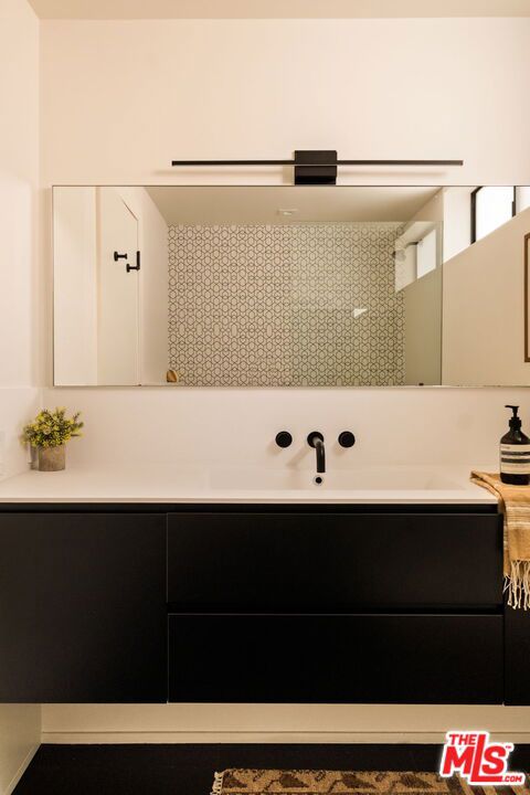 1900 Penmar Avenue, Venice CA: https://media.crmls.org/mediaz/c894c9cd-a18b-44de-8fb7-993af060d63e.jpg