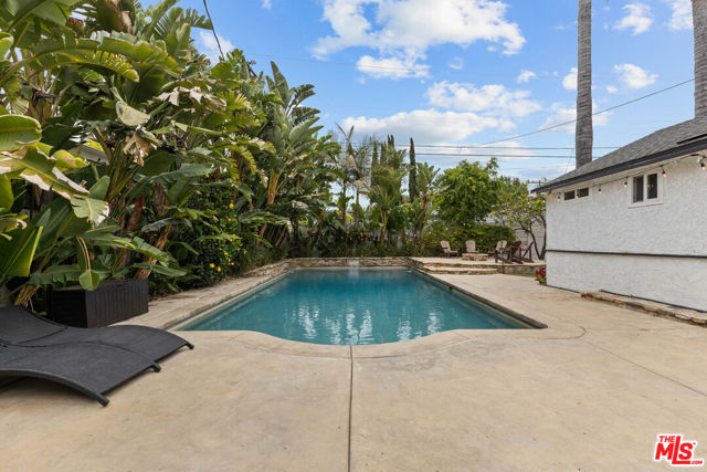 14253 Collins Street, Los Angeles CA: https://media.crmls.org/mediaz/c894decb-e505-4ccc-ba72-69a1392e4e85.jpg