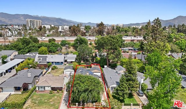 5324 Irvine Avenue, Valley Village CA: https://media.crmls.org/mediaz/c8950eae-f7a2-492e-ae2f-711d58ebfa5e.jpg