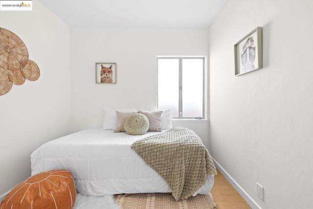 1241 Park Ave, Alameda CA: https://media.crmls.org/mediaz/c8962865-630b-463e-83a6-5b3c3675370f.jpg