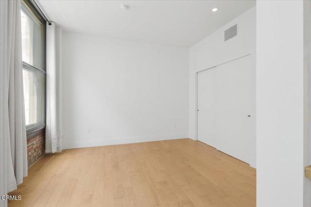 460 S Spring Street, Los Angeles CA: https://media.crmls.org/mediaz/c8968061-b22a-4e92-822b-6f871650c483.jpg