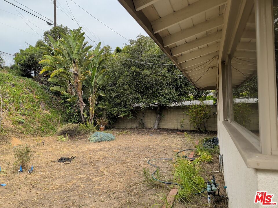 https://media.crmls.org/mediaz/c896becd-2809-4f9a-b724-661c8672ca52.jpg?preset=X-Large