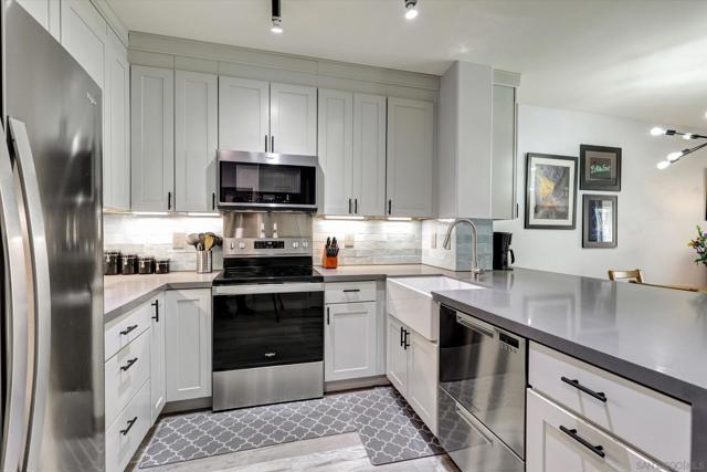 1601 India St, San Diego CA: https://media.crmls.org/mediaz/c896e6e3-9e3e-45ce-8e73-efc39ad62857.jpg