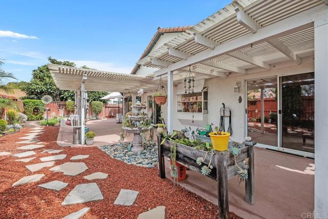 2175 Castilla Way, Oceanside CA: https://media.crmls.org/mediaz/c8988d42-3eaa-4852-ae3c-9fead4879da4.jpg