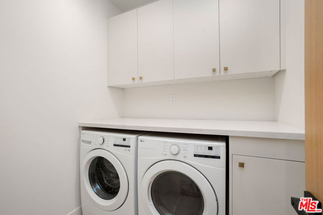5660 Winnetka Avenue, Woodland Hills CA: https://media.crmls.org/mediaz/c89956f2-e9fa-4496-a0c9-958afb5f3a61.jpg
